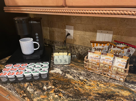 Coffee Bar/Snacks & Pastries