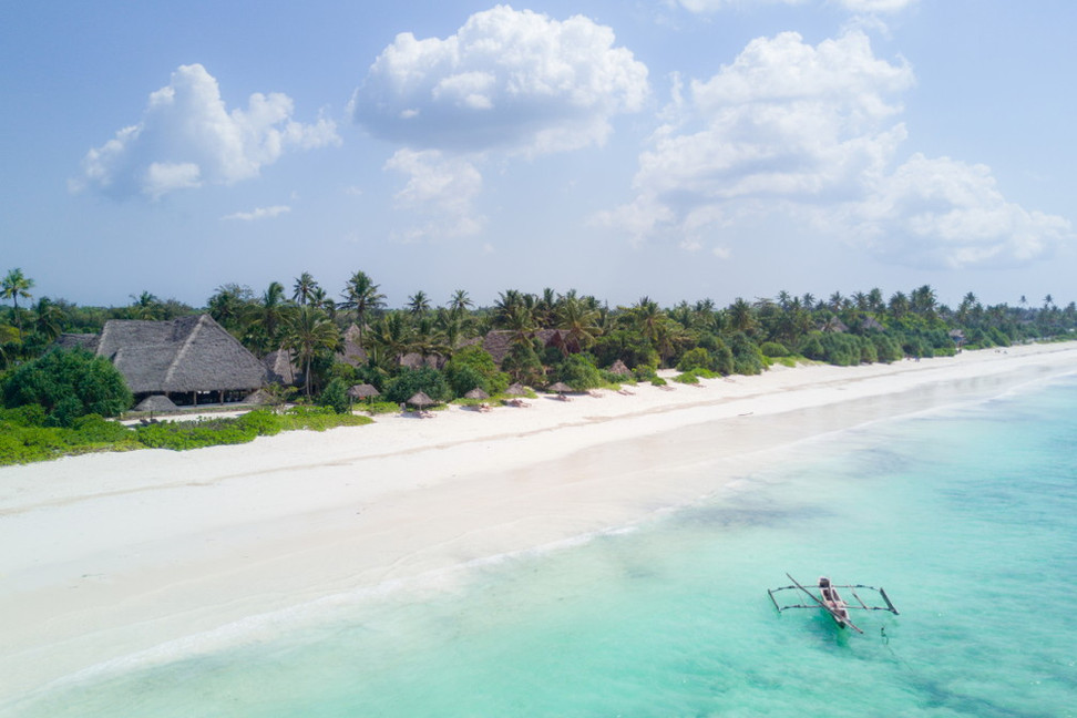 Weißer Traum-Sandstrand vor unserem Strandhotel in Sansibar, Tansania. Zanzibar Pearls Boutique Hotel