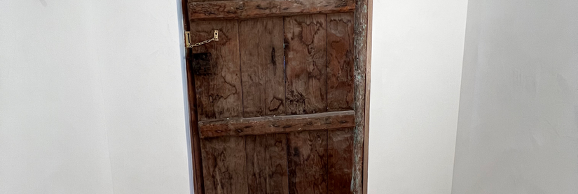 Brisbane microcement bathroom crafted by Modern Craftsman using Oltremateria Australia. Seamless, luxury finishes across Gold Coast, Brisbane and Byron Bay.