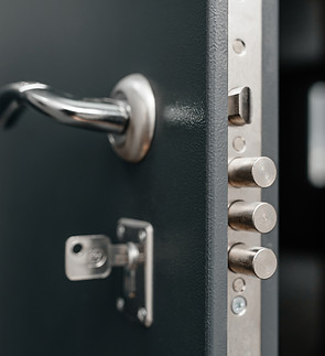 Sicherheit & Technik_edited.jpg