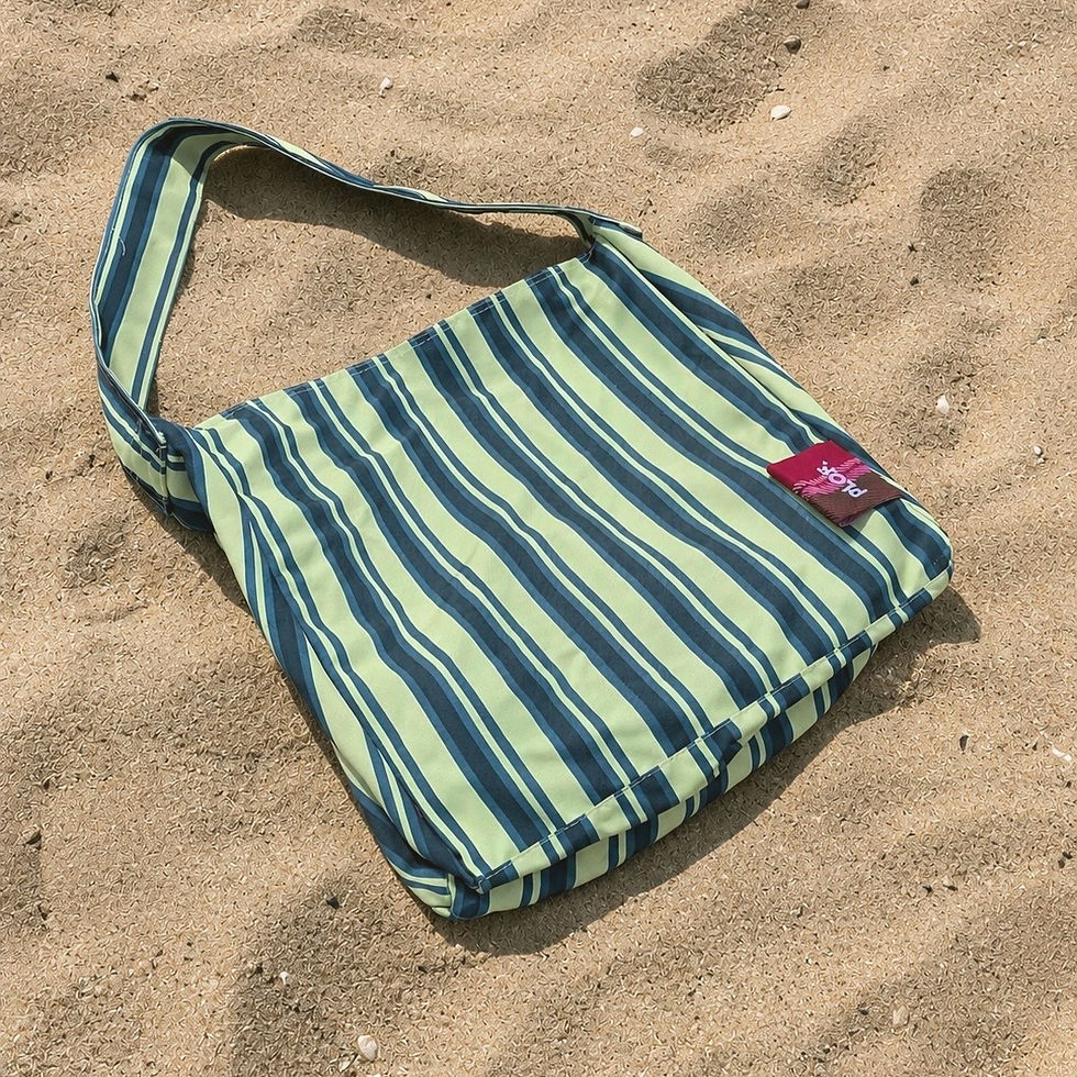 Striped beach bag from the best online bag shop on sand
