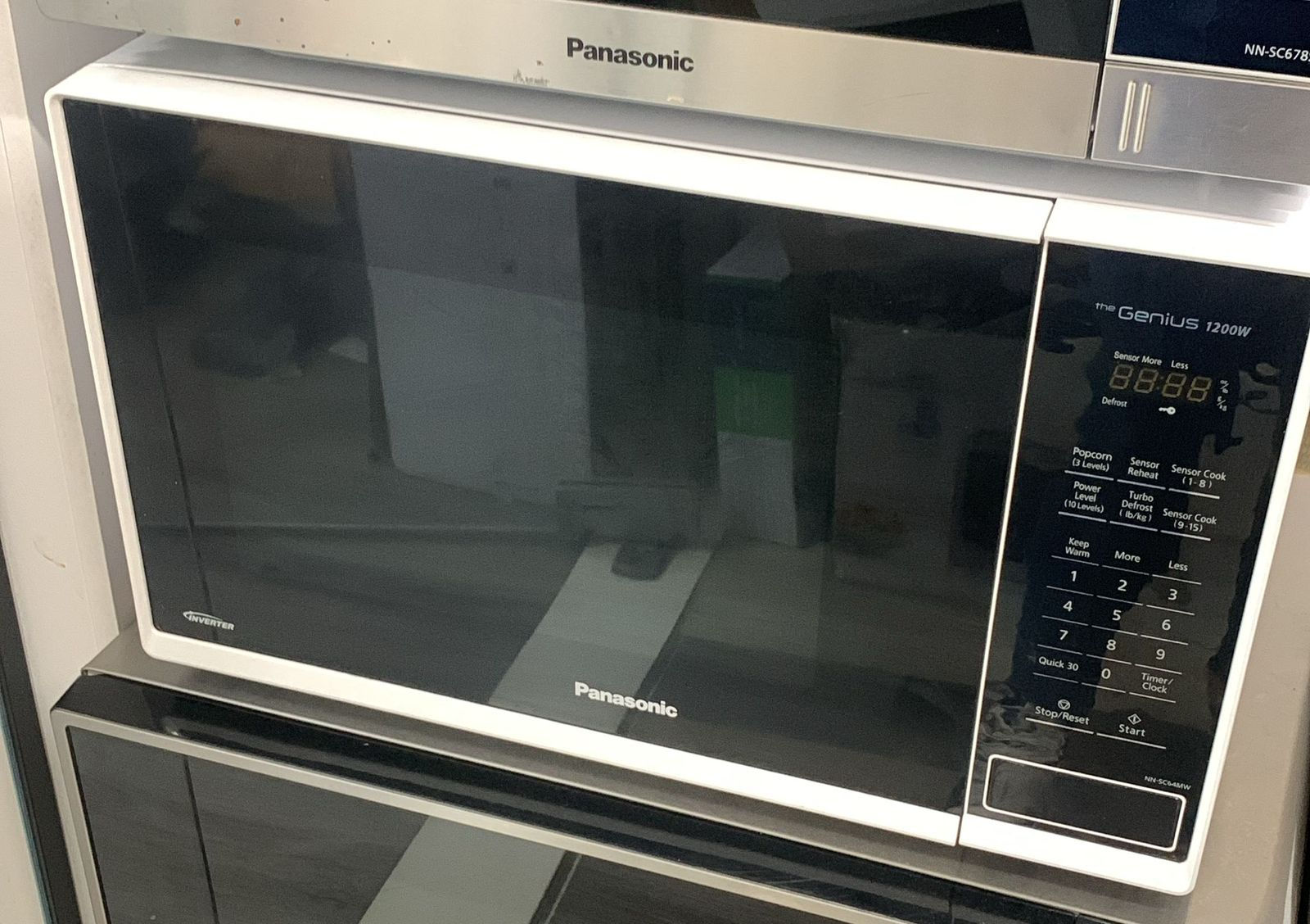 Microwave - Panasonic 1.3 Cu ft NN-SC64MW - White - Used