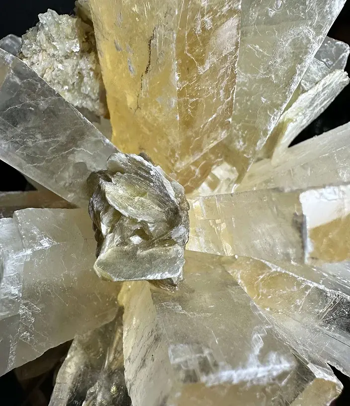 Grande étoile en calcite sur socle