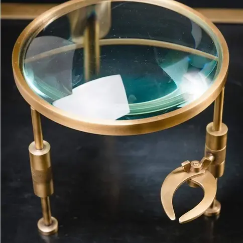 Loupe d'observation avec pince