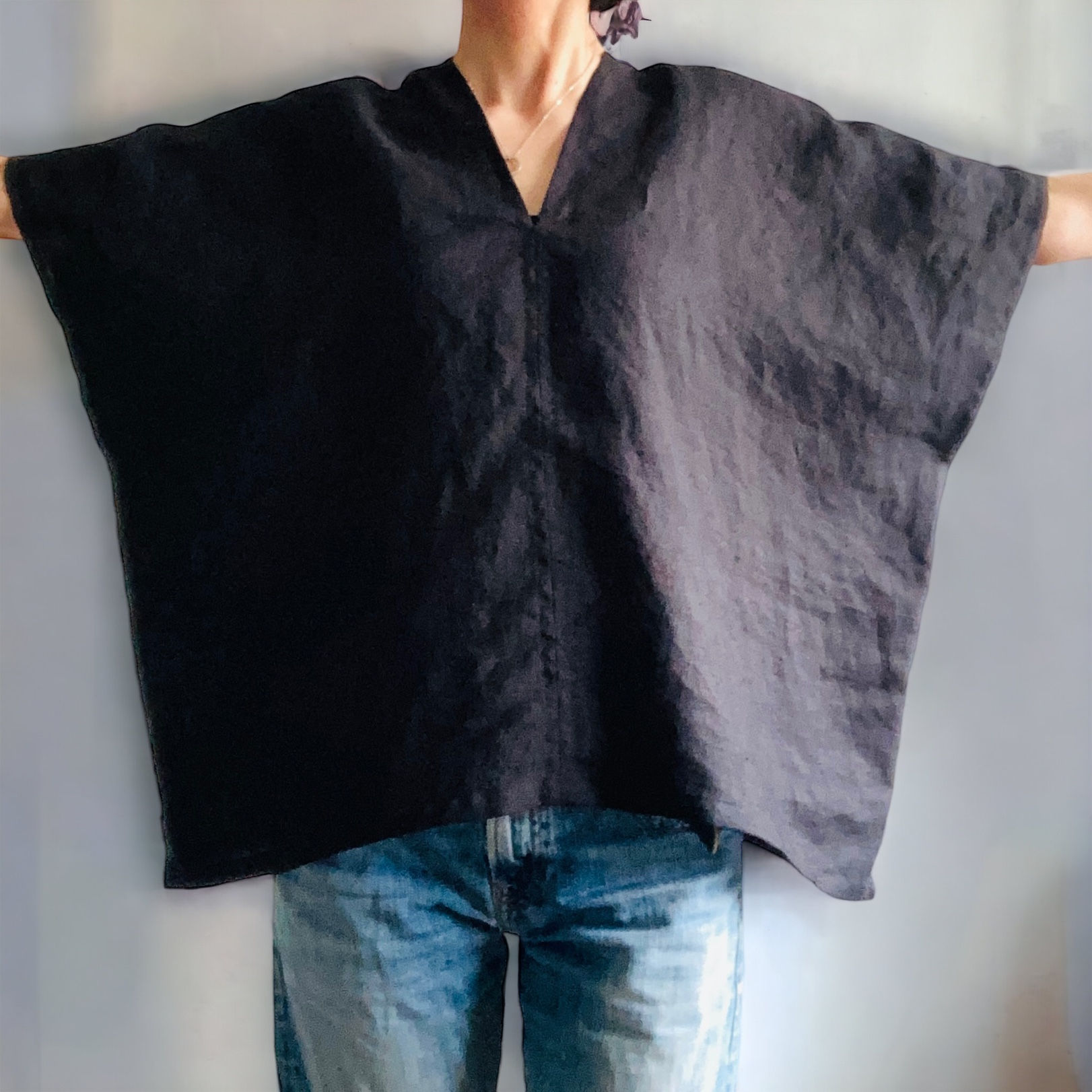 Pure Linen V neck square shirt (Black)