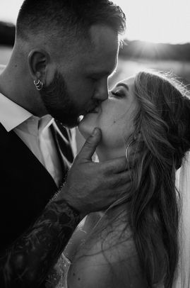 svatební fotograf Praha – romantické svatební focení páru