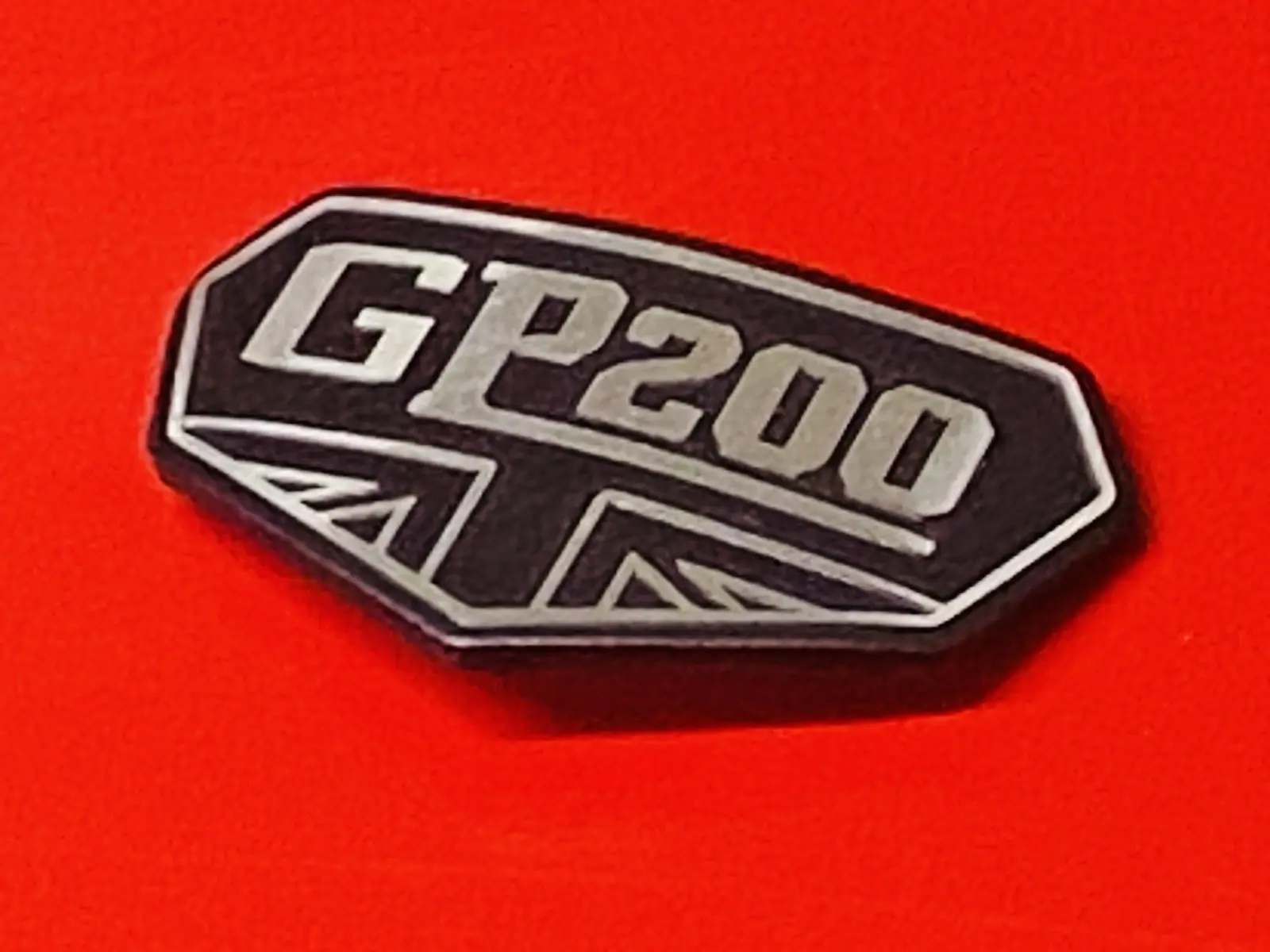 ROYAL ALLOY GP 200 i LC 4T HORN CASE METAL ALUMINIUM BADGE