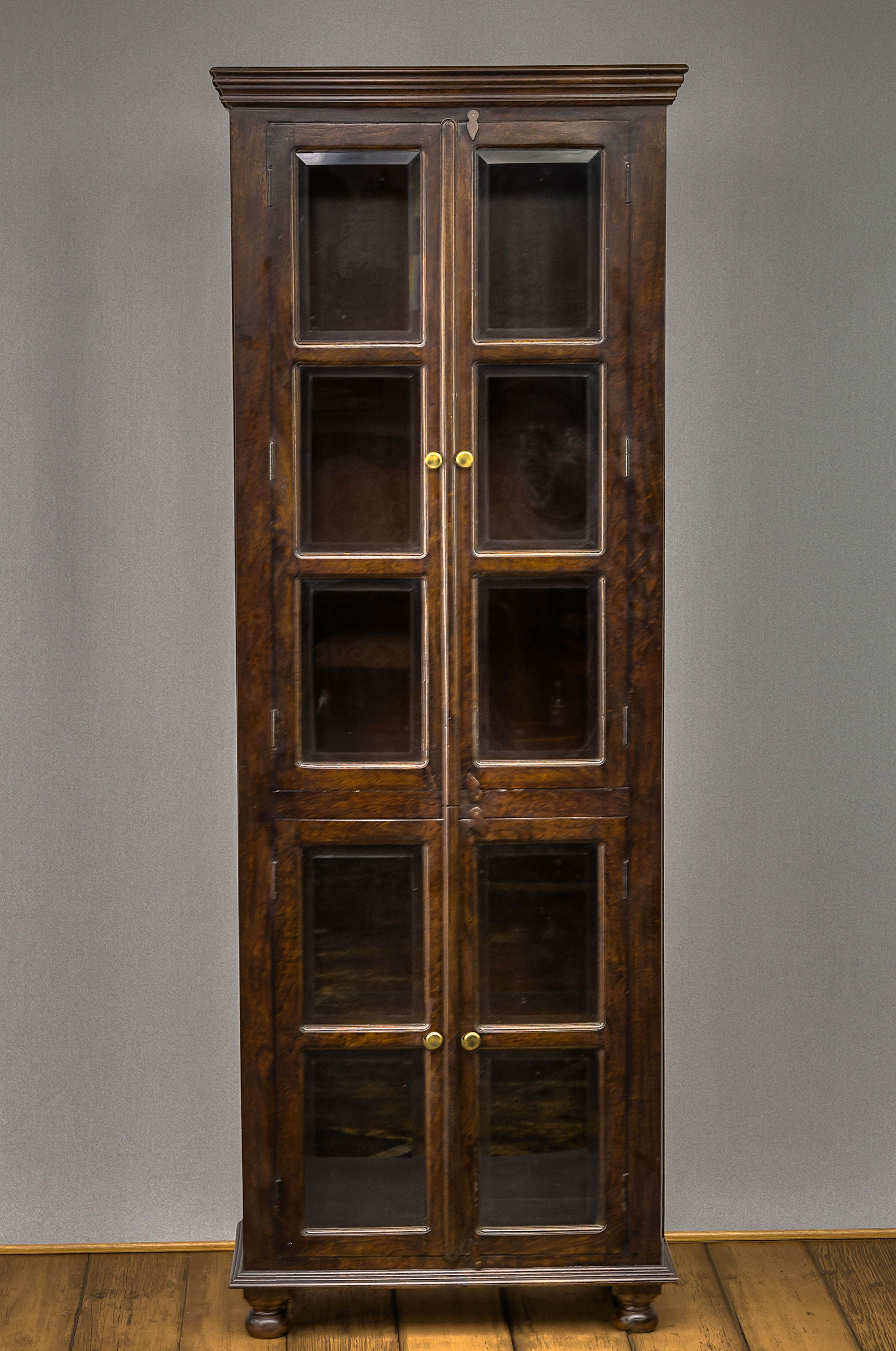 BRIDGETOWN TALL VITRINE