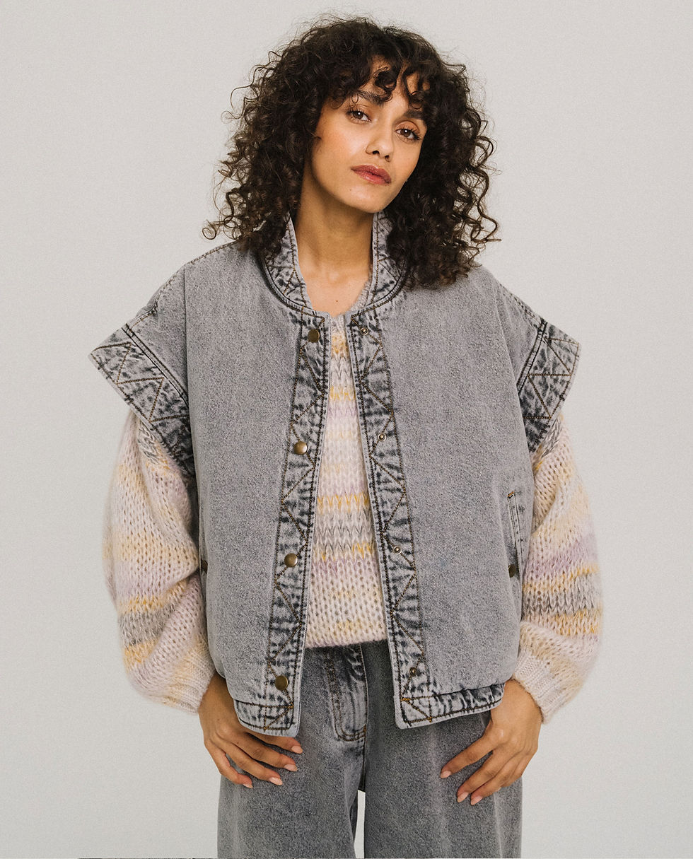 Veste Funky Moovie Tinsels portée par un modèle de face, vue rapprochée du buste