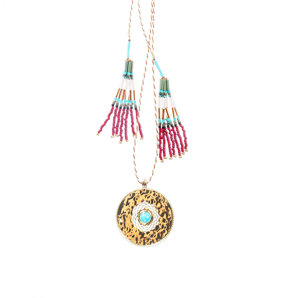 Collier Alonzo Turquoise Hipanema porté sur le buste avec cordon ajustable