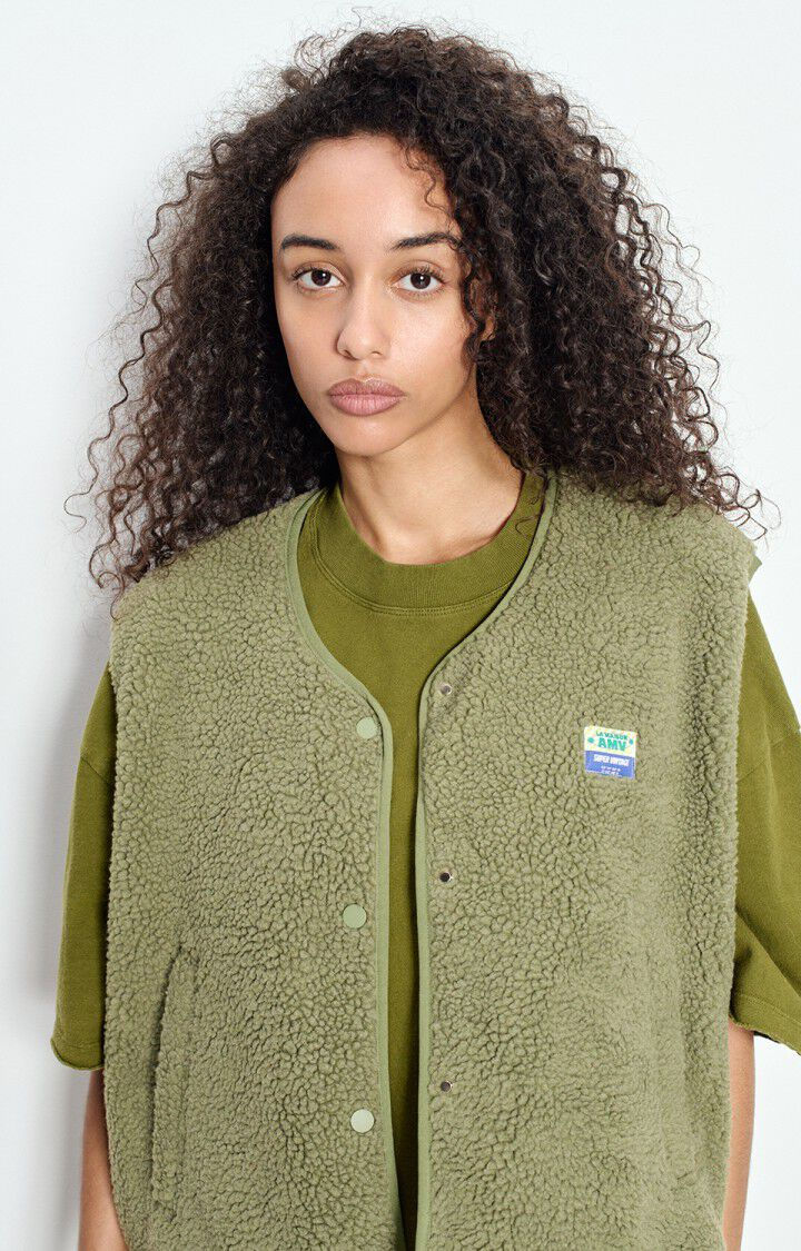 Veste Hoktown American Vintage Varan Chinem portée de face, modèle cadré au niveau du buste