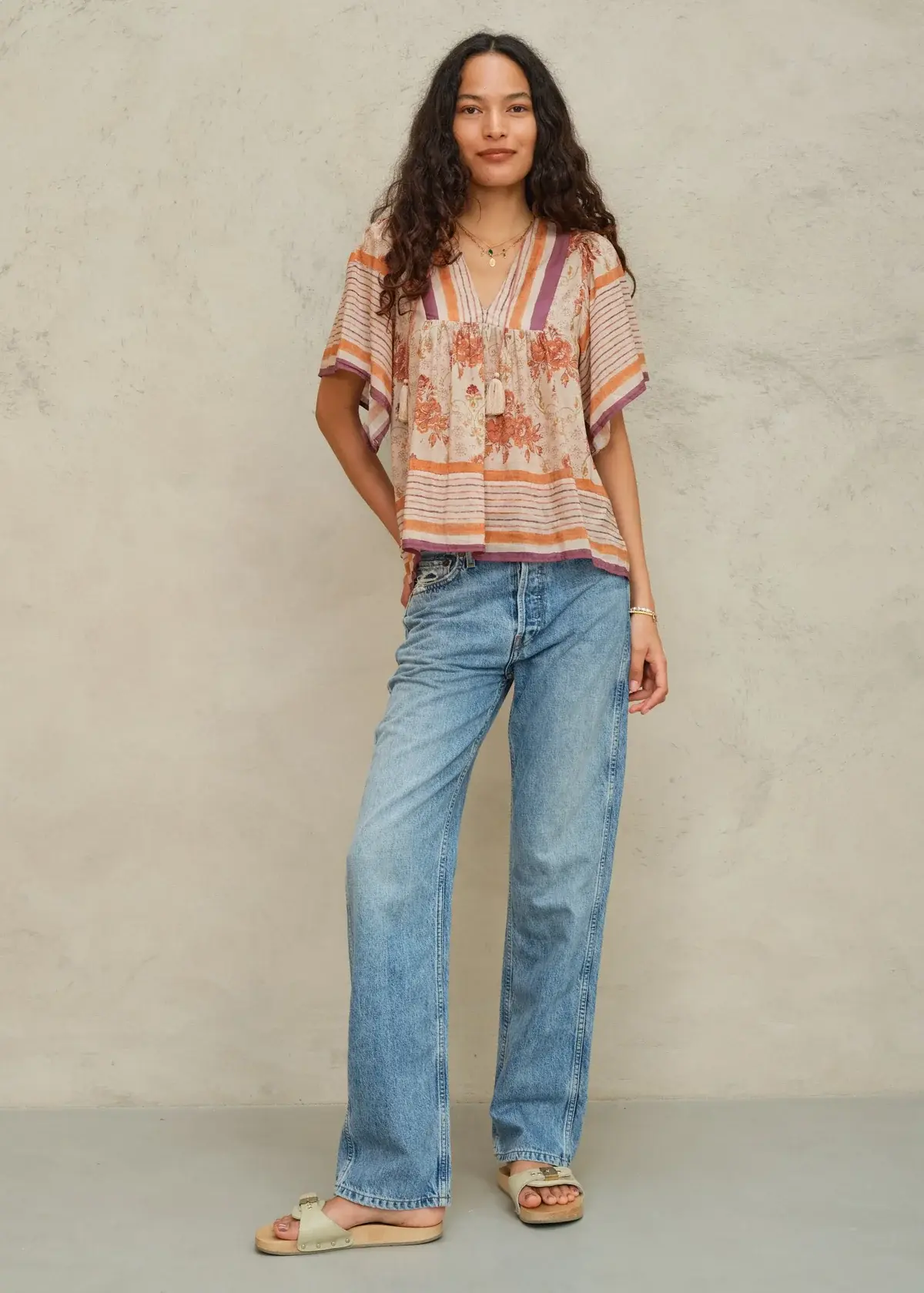 Top Aubrie M.A.B.E blouse fluide avec imprimé floral et rayé et coupe légère.