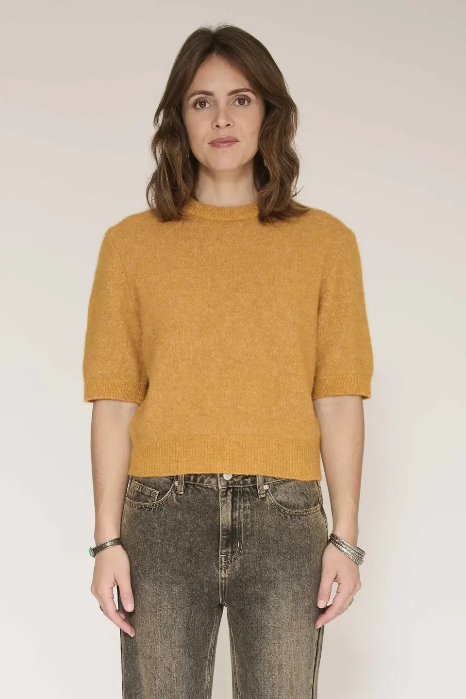 Pull Kurshan MKT porté de face, vue sur le torso du modèle
