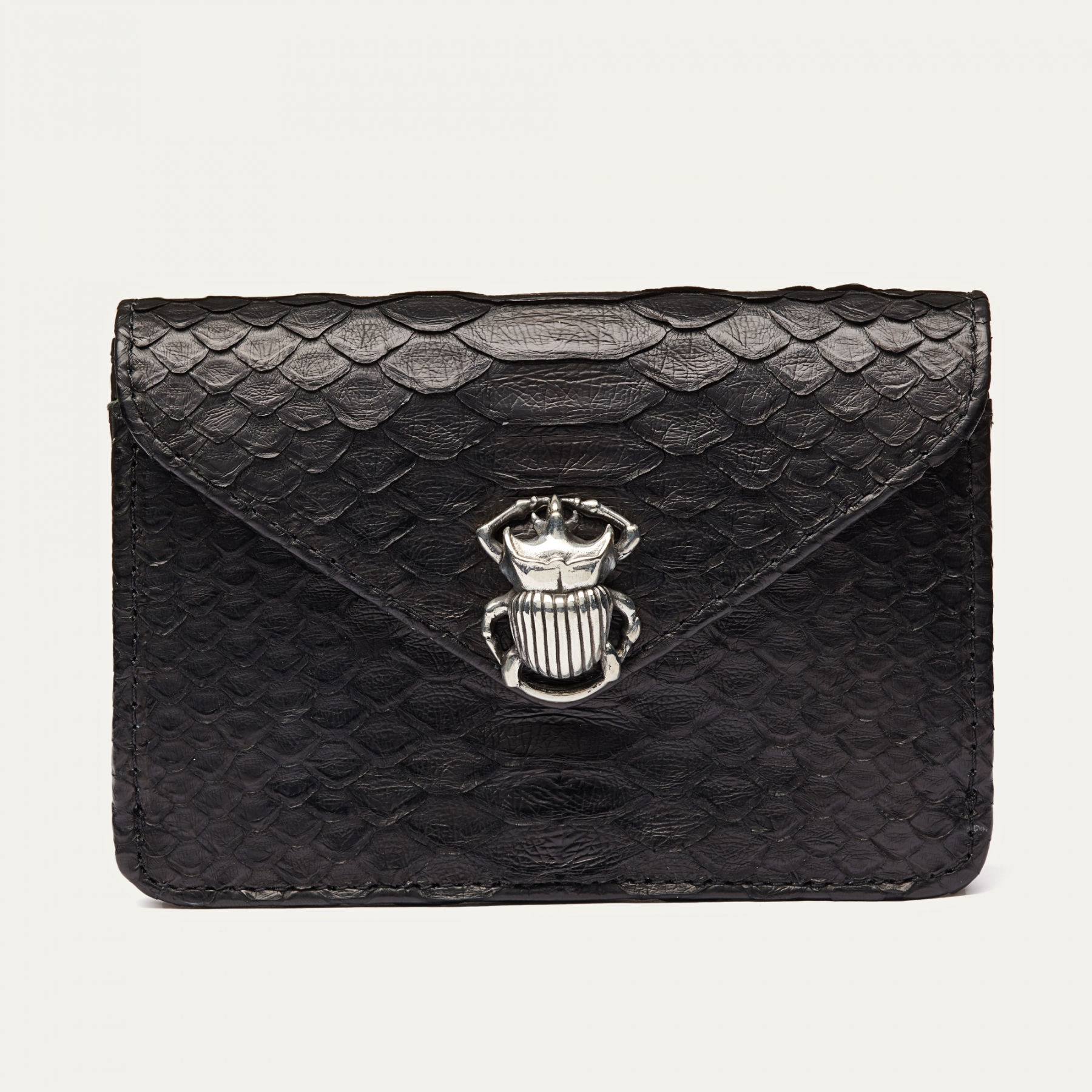 Portefeuille Alex Python Claris Virot portefeuille compact en python avec finition brillante et scarabée doré signature.