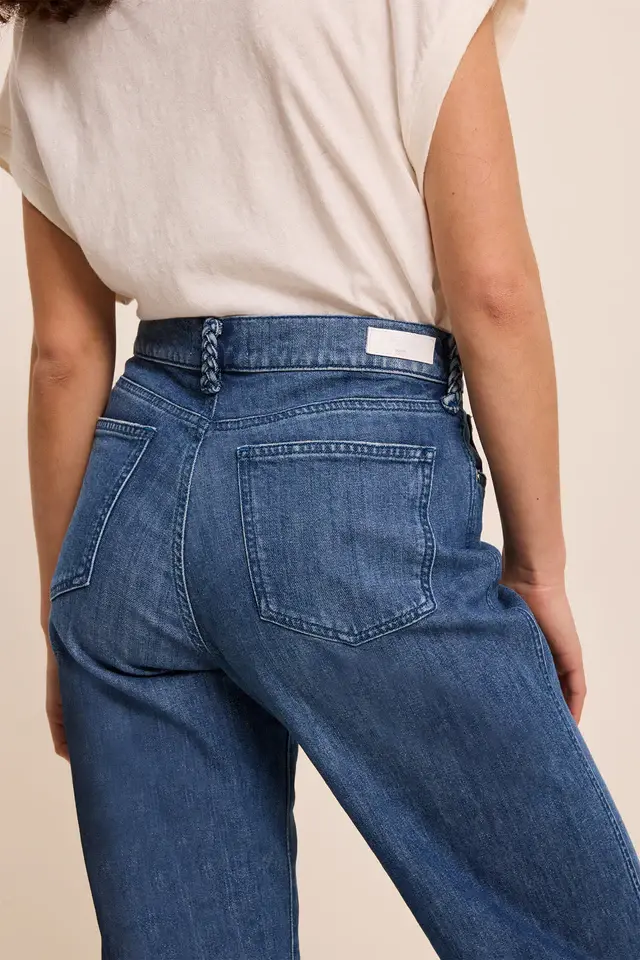 Miniature : Jeans Lena Crop Large Five porté par un modèle de dos montrant les poches et la taille