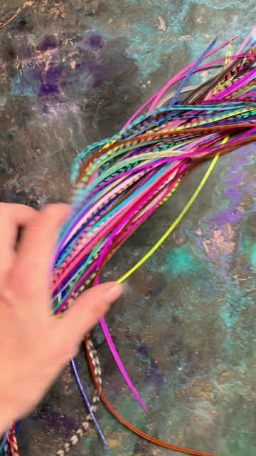 Thumbnail: Bulk Hair Feathers Extensions 75 Berry Red Pink Blue Grizzly  