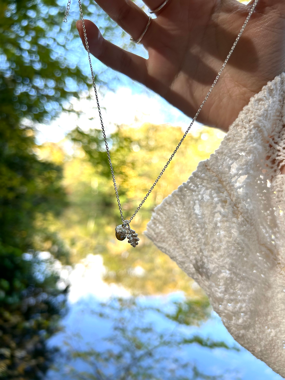 Miniaturbild: Acorn and Leaf Necklace
