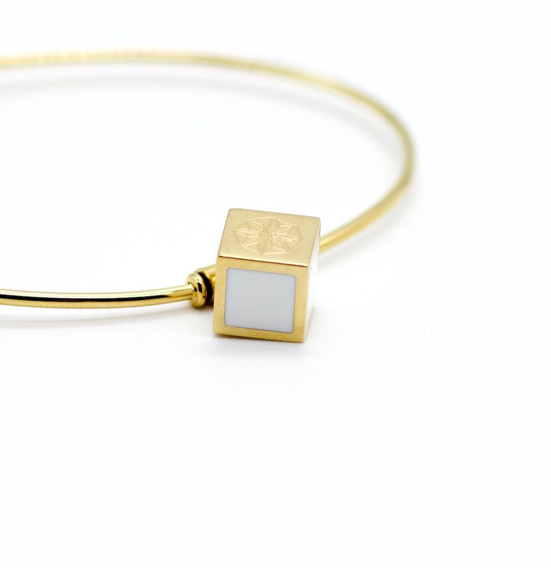 MBO047B ORECCHINI CUBE