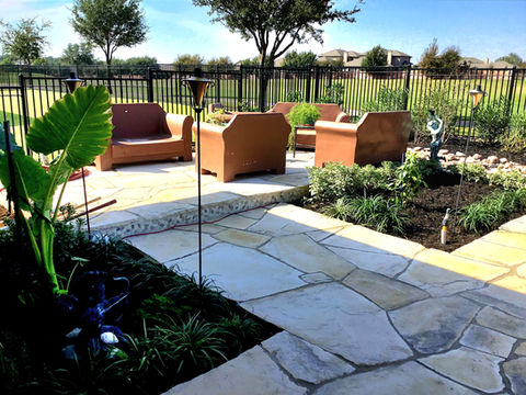 Mexican Cream Stand Up Flagstone in Round Rock