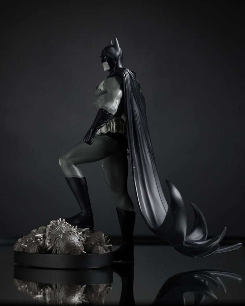 Miniatura: Batman by Bjorn Barends (Black White) DC Direct Statue 1/10 McFarlane Toys