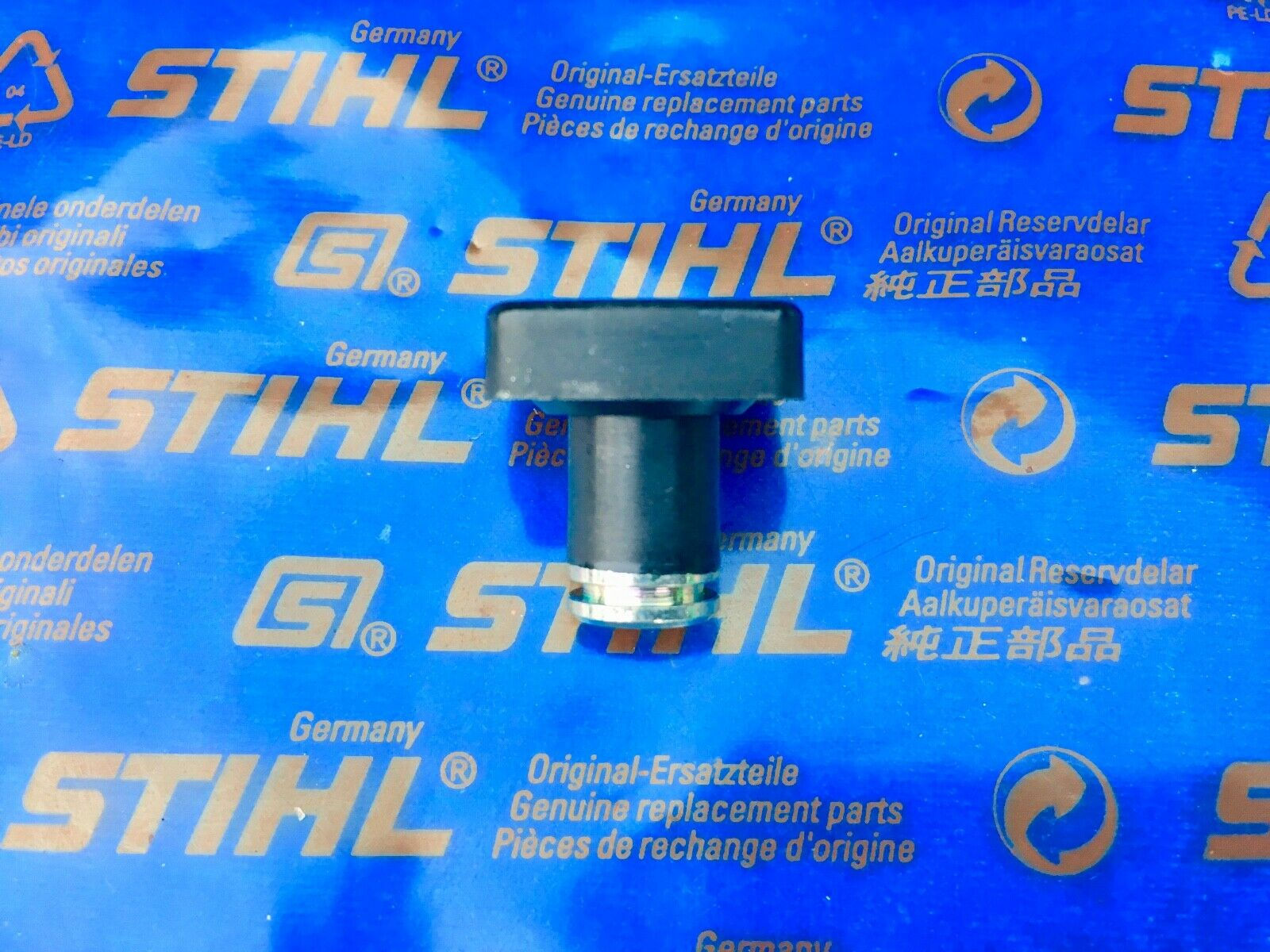 STIHL Genuine 070, 070AV 090, 090AV Decompression Button # 1106 020 9500