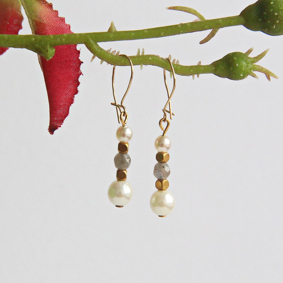 Coconut frosting pearl earrings