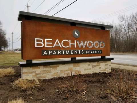 Beachwood-LED-illuminated-ground sign-rust-effect