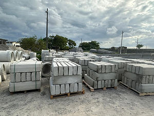 pre molados cimento concreto artefatos construção civil engenharia Postes Tijolos Tubos de