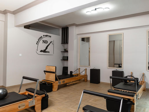 Εσωτερικός χώρος του ND Pilates Παγκράτι με reformer μηχανήματα