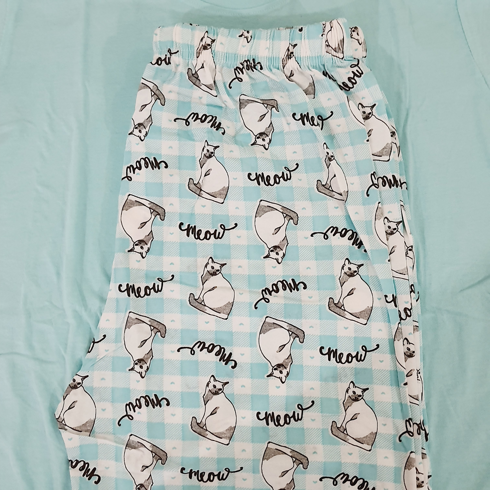 yazlık kadın pijama takımı, pamuk penye mavi kumaş ve desen detayı