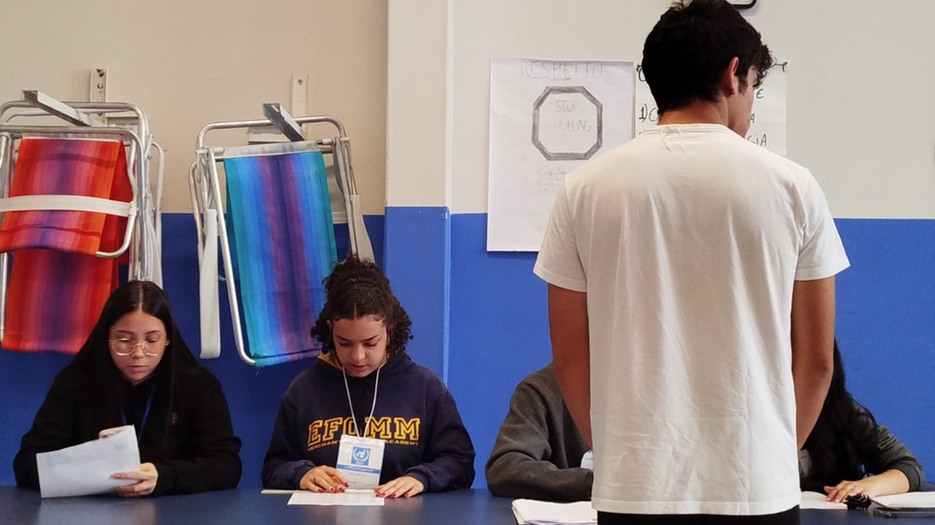 Delegados entregam documentos para Mesa Diretora