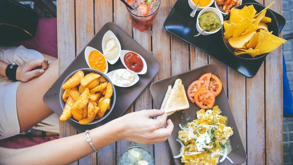 Tips for Dining Alone on Your Solo Trip