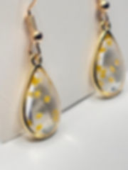 MoMo & More - Epoxy Forever Leaf Earrings - Goudkleurige Gele Blad Oorbellen
