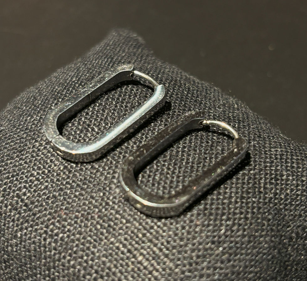 Hypoallergene, rechteckige Creolen im Silber-Stil