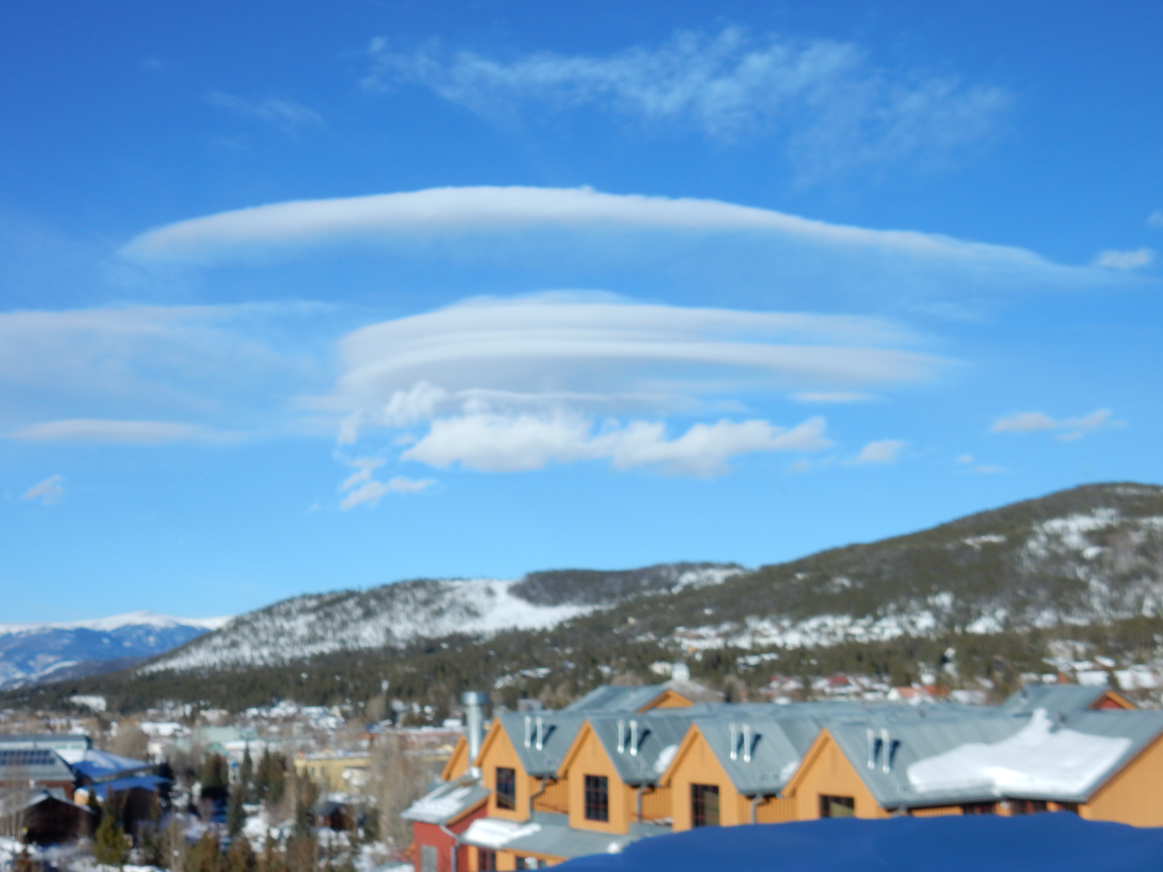 Lenticular, (wave cloud)