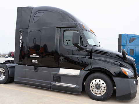 2022-Freightliner-Cascadia-leasing-side.jpg