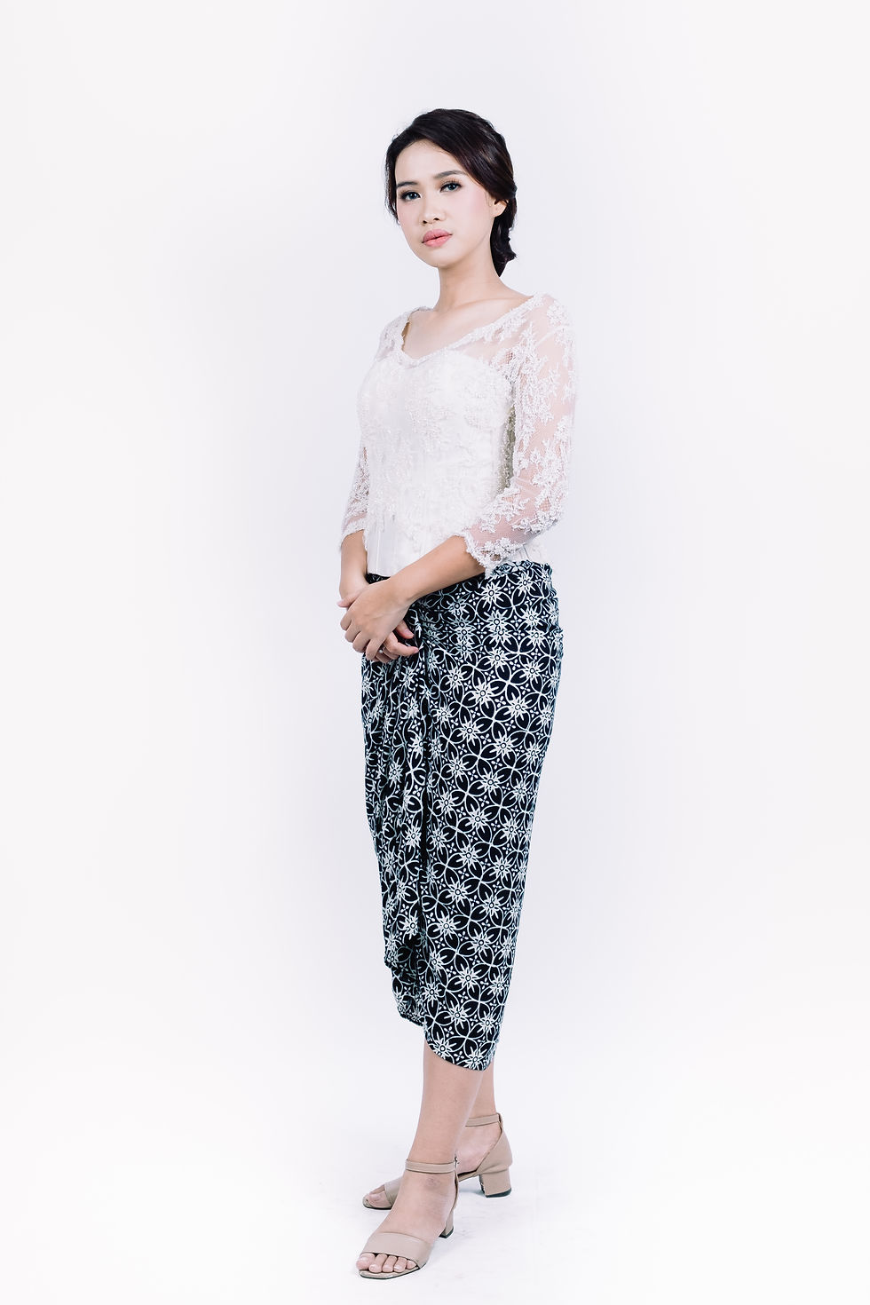 Thumbnail: Kebaya Mona