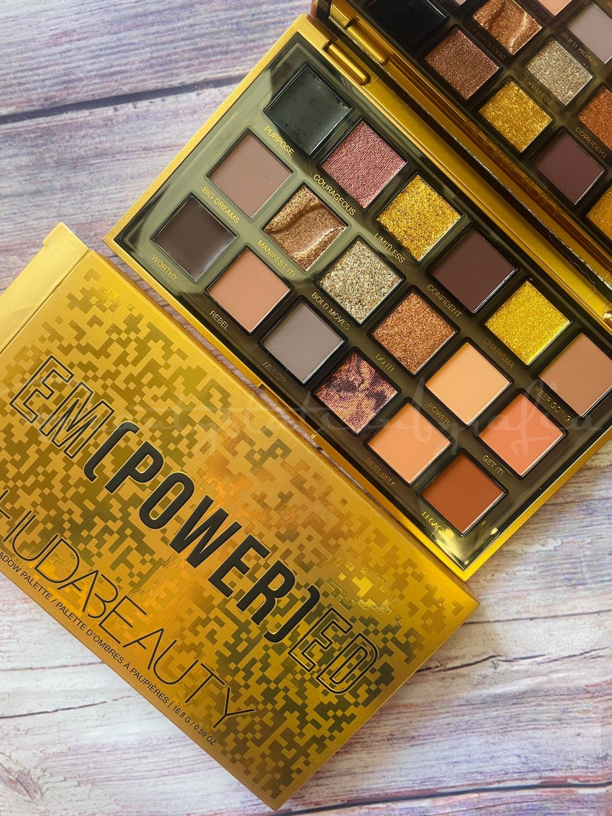 Huda Beauty - Empowered Eyeshadow Palette