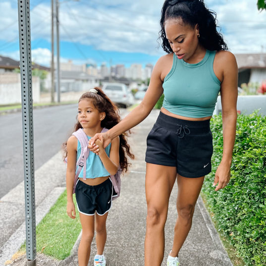 fit mom and daughter