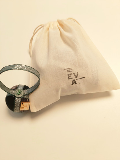 Eva Schalckens / kerstballen uit stof verpakking