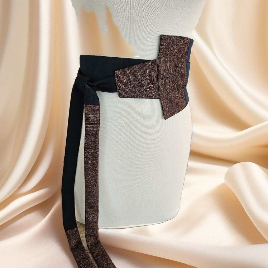 Eva Schalckens / stoffen riem zonder gesp / Riem Liverpool Street blauwe zijdemix en subtiele bordeaux glitter