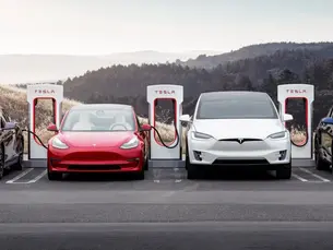 Mercedes-Benz to Adopt Tesla's Charging Technology in North America by 2025