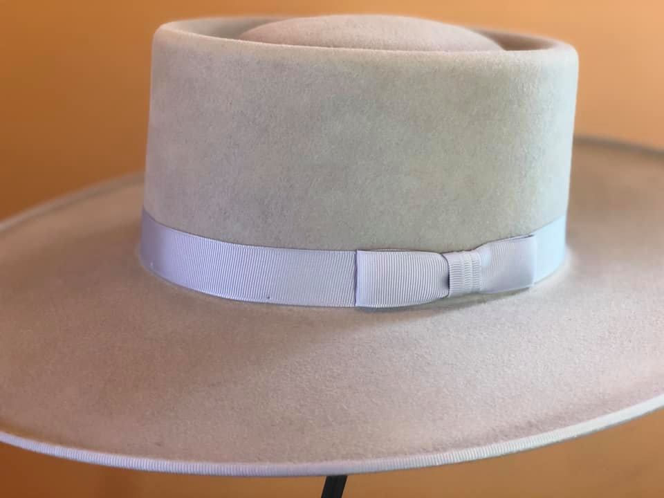 Thumbnail: Silver Mist & Shell Gray Buckaroo
