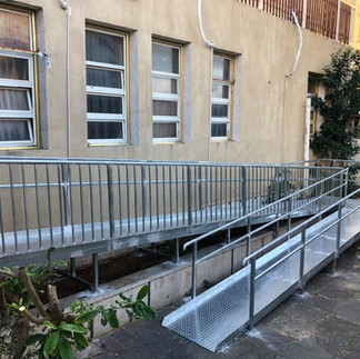 רמפת נגישות תקנית במוסד ירושלמי