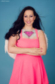 מיכל הניג - מאפרת וציירת גוף