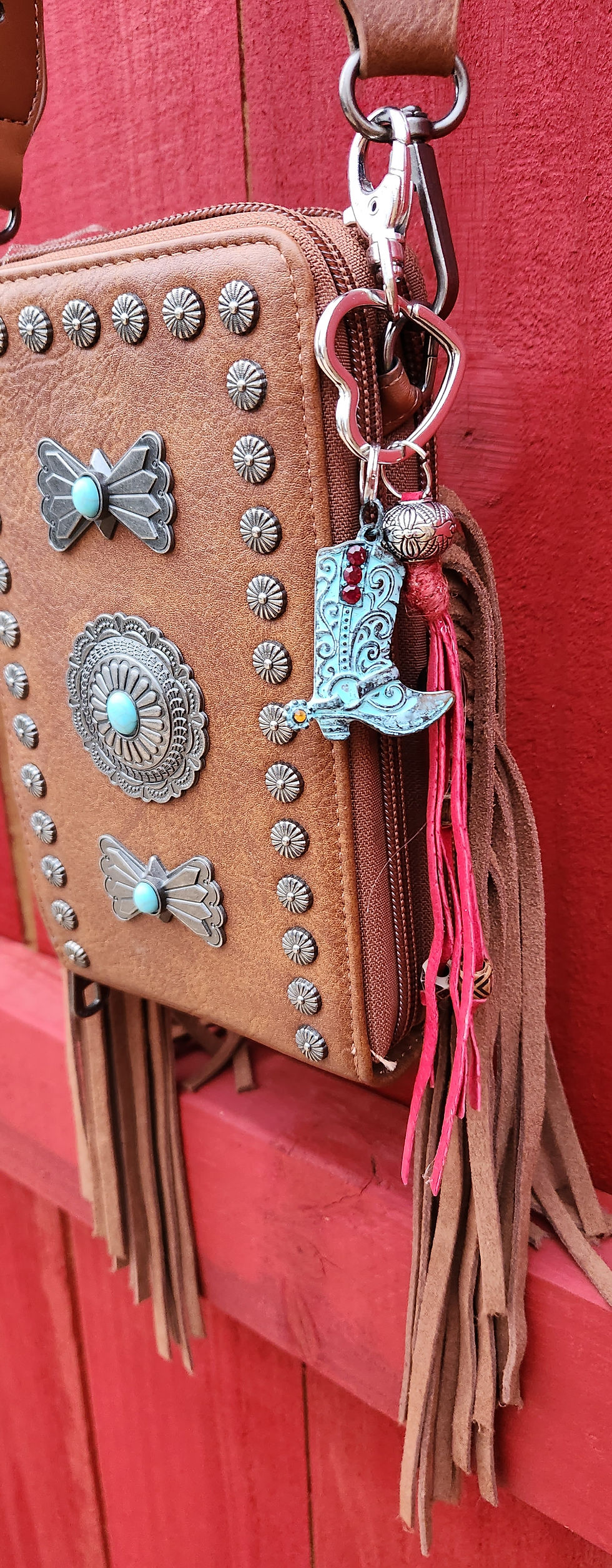 close purse side view of charm