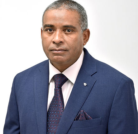 Usseine-Hilario-Isse-Ministro-da-Saude.jpg