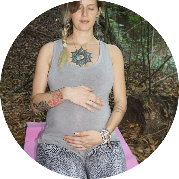 Ich war im Einklang mit dem Moment, mit meinem Atem in einer Meditation des Loslassens und des Annehmens. Die Geburt von meinem Sohn war selbstbestimmt und ich habe es geschafft meine Angst in Vertrauen umzuwandeln.