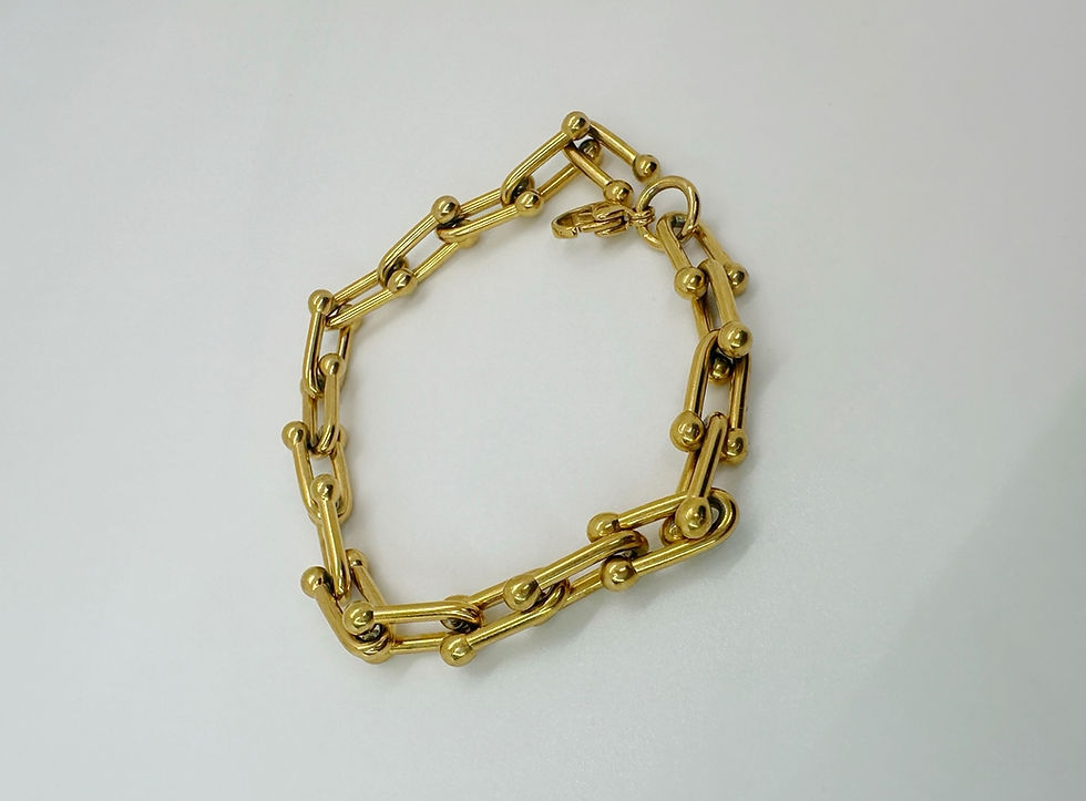 Thumbnail: Gold Paper Clip Link