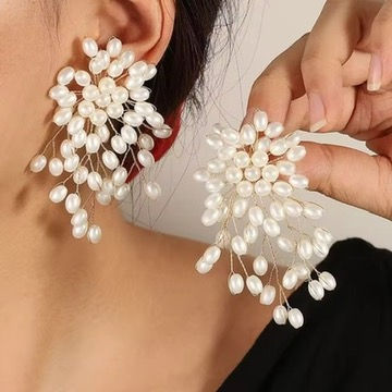 Thumbnail: Floral Pearl Earrings